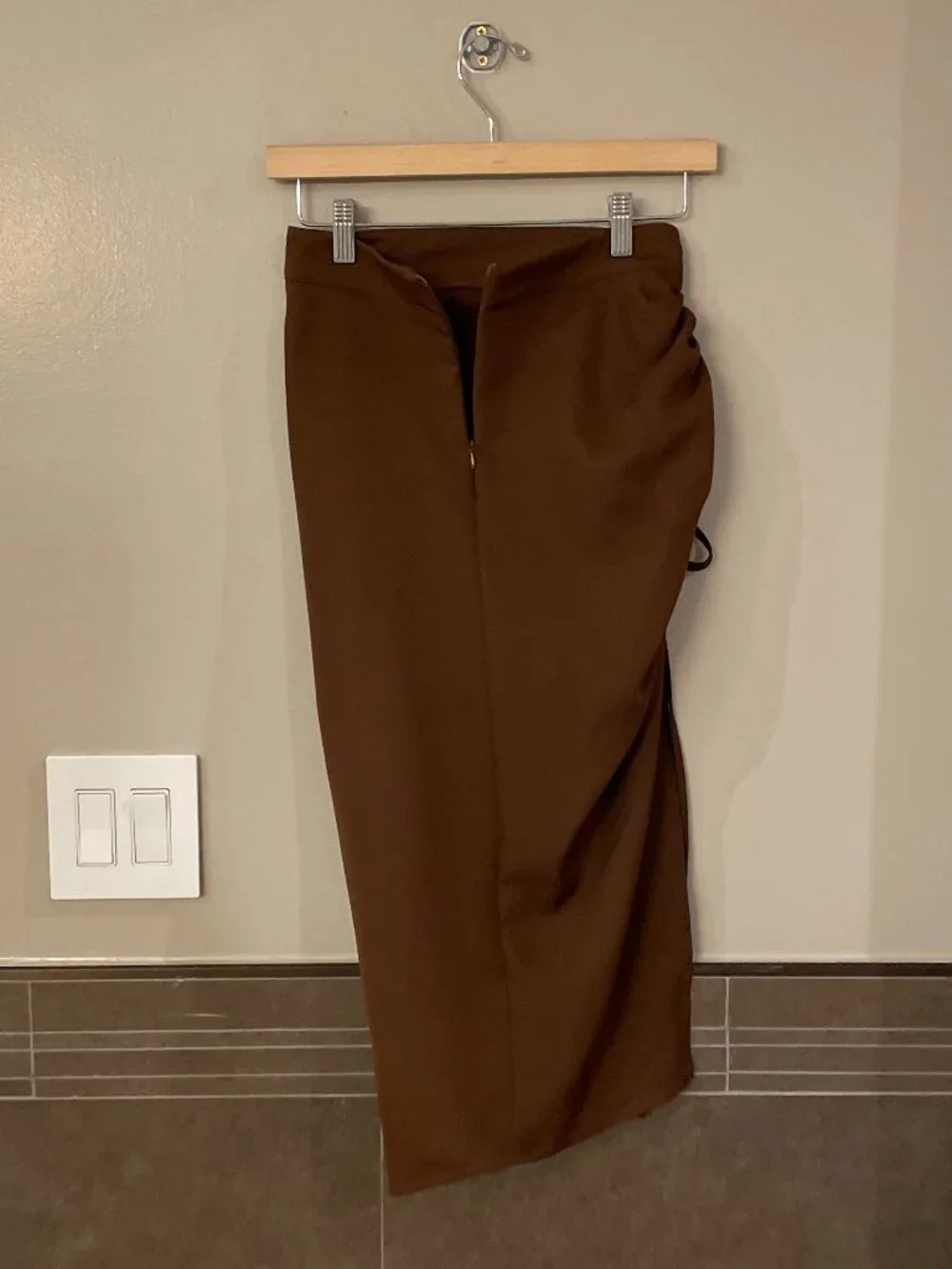 Pretty Little Thing Woven Ruched Front Side-Slit Midi Skirt (Chocolate Brown)